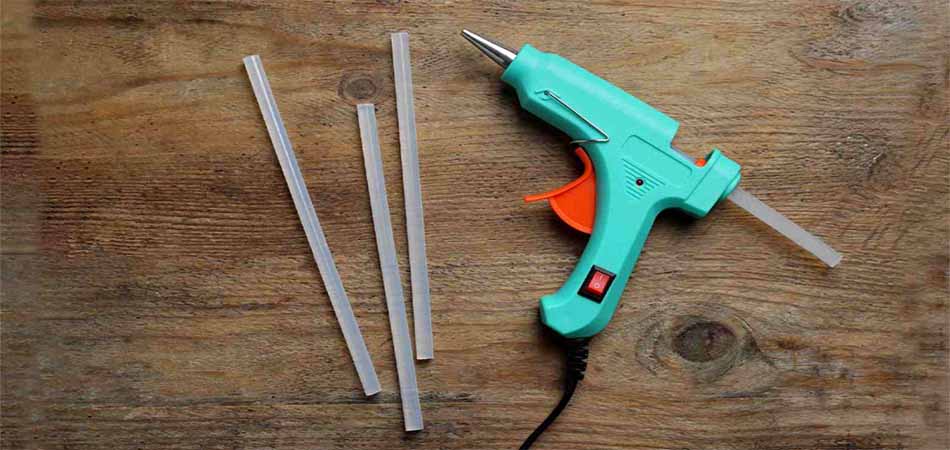 Клеевой пистолет для ткани 2026, как выбрать лучший и правильно им пользоваться